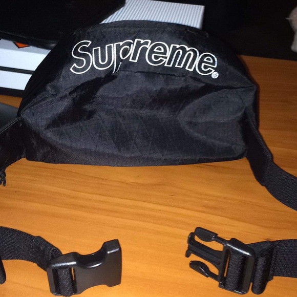 Supreme Fannypack - Picture 3 of 6